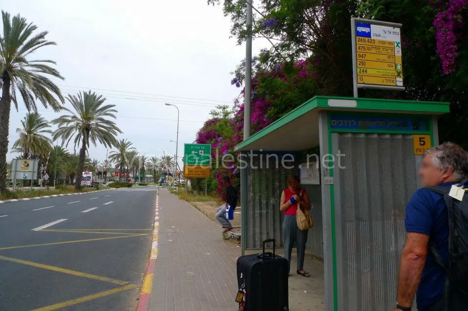 Tel Aviv bus stop to change buses from Jerusalem